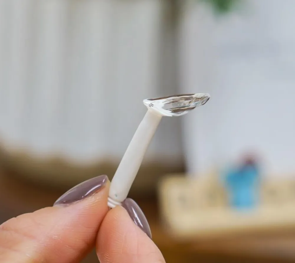 Scleral Lenses vs Soft Contact Lenses: Key Differences & Uses