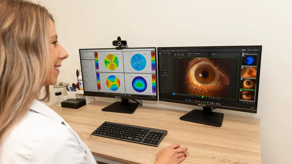 Scleral Lenses vs Soft Contact Lenses: Key Differences & Uses