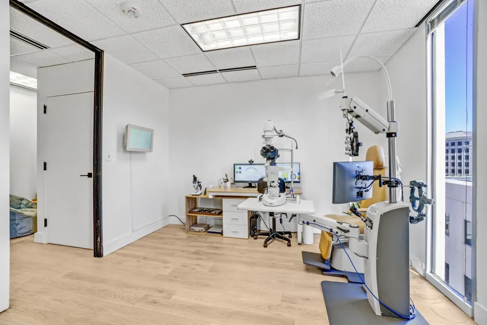 What Is the Ovitz Aberrometer — And Why  Does It Matter for Your Vision?