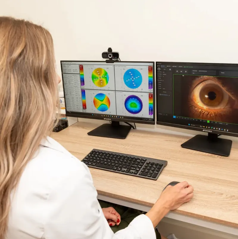 High-resolution clinical evaluation of custom scleral contact lens on patient eye